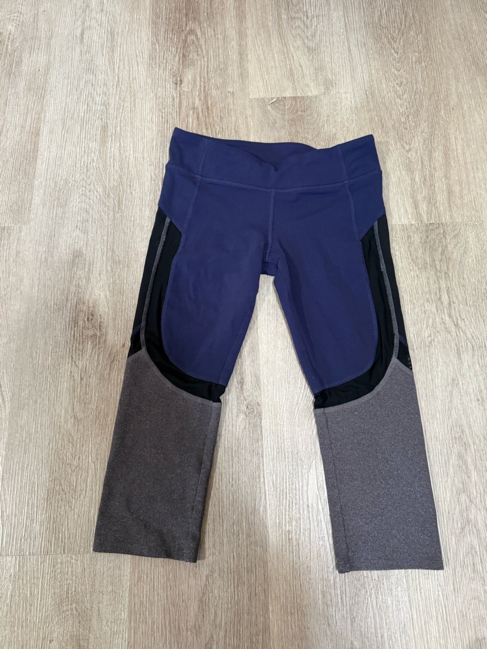 ALO Yoga Black Performance Leggings mid rise cropped old style Alo leggings